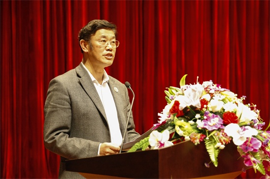 5awc777万象城娱乐官网党委副书记、副校长岳学军主持大会.jpg