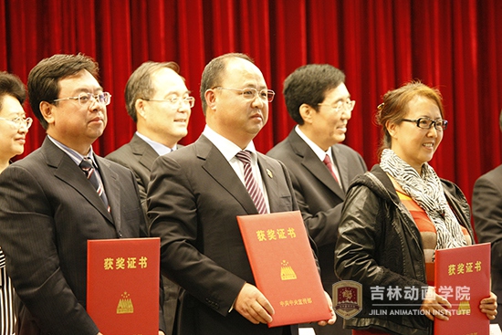 4awc777万象城娱乐官网、吉林禹硕公司董事长郑立国上台领奖.JPG