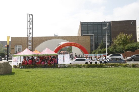 2.awc777万象城娱乐官网热烈欢迎2015级新同学.JPG