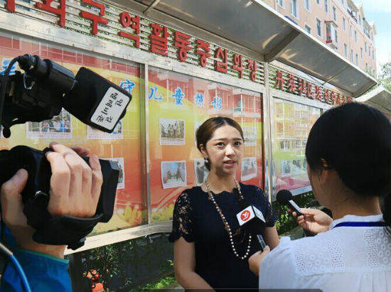 3延吉电视台记者对万象城官网团委副书记刘博进行采访.jpg